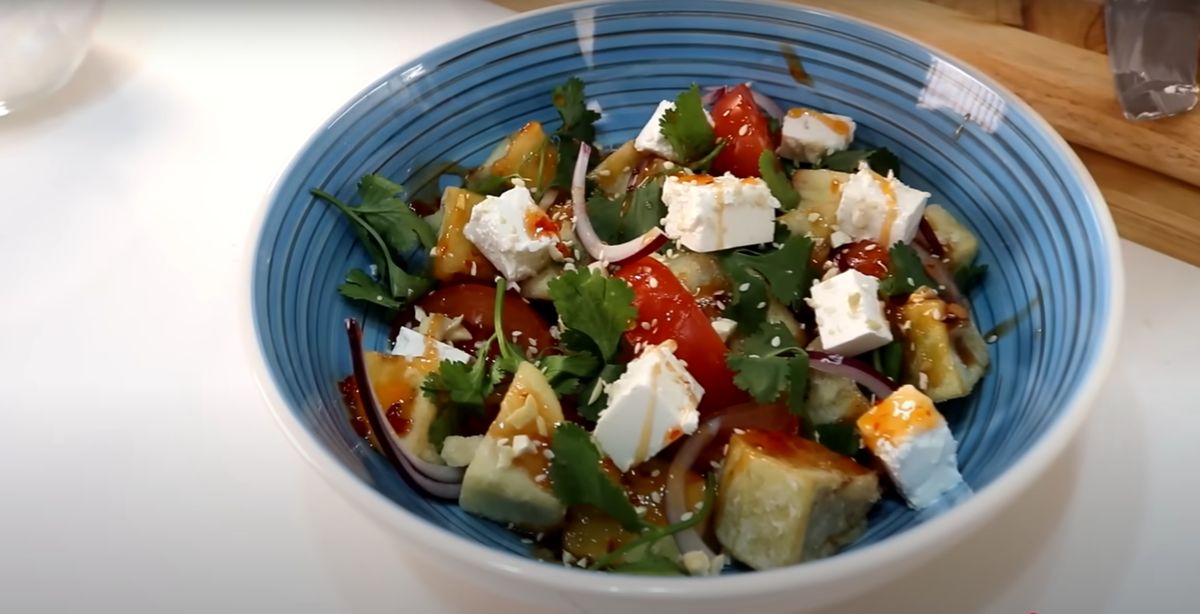 Салат с хрустящими баклажанами: кулинарный шедевр