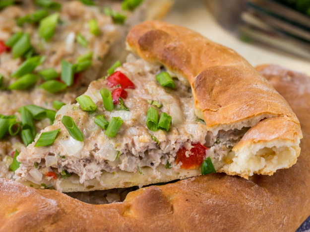 Нежный мясной пирог, который затмит все остальные