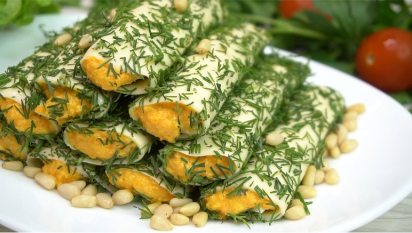Необычные рулетики из сырной корейской моркови, которые покорят гостей