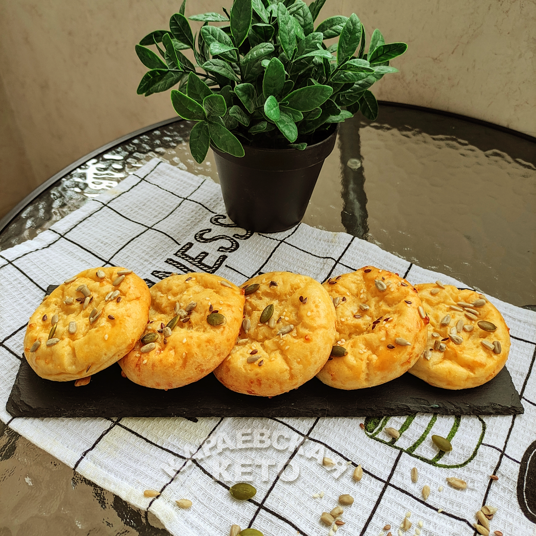 Как получить запечённые кето сырники без сладкой нотки