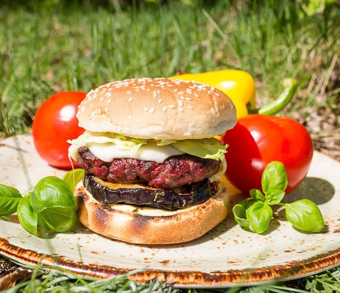 Сочный бургер с баклажаном: вегетарианская находка для пикника