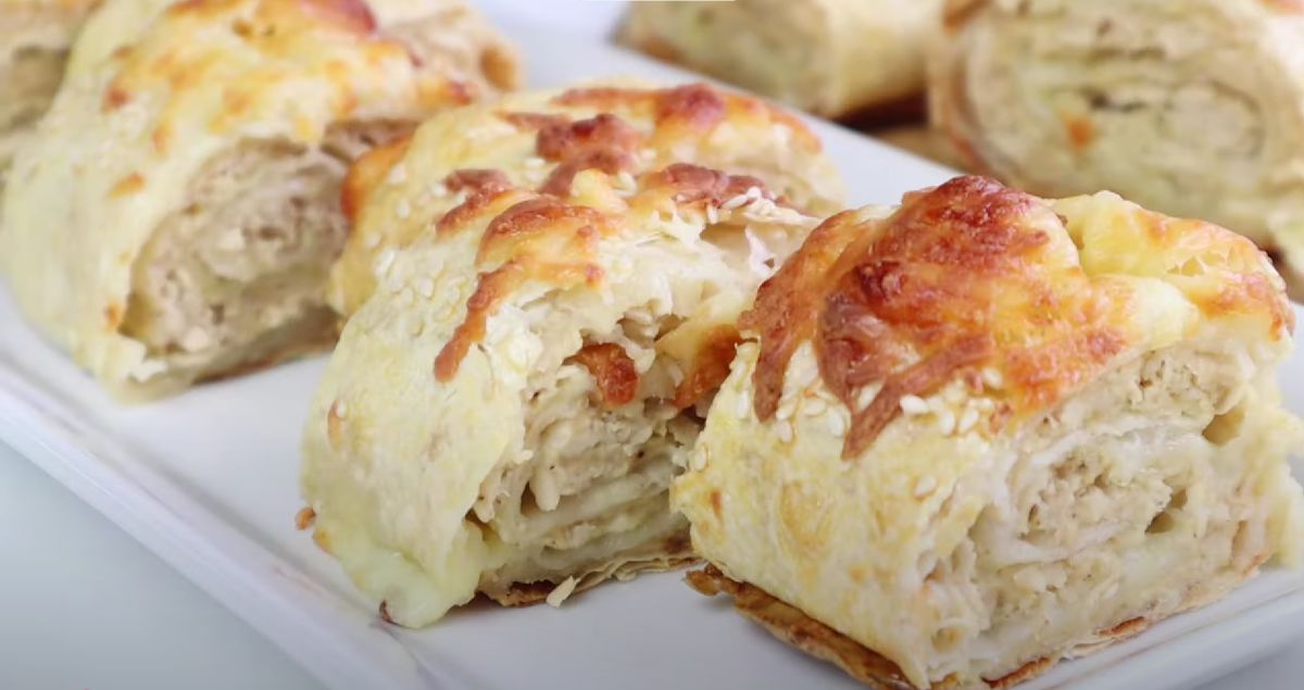 Приготовление рулета из лаваша с фаршем и сыром: быстро и вкусно