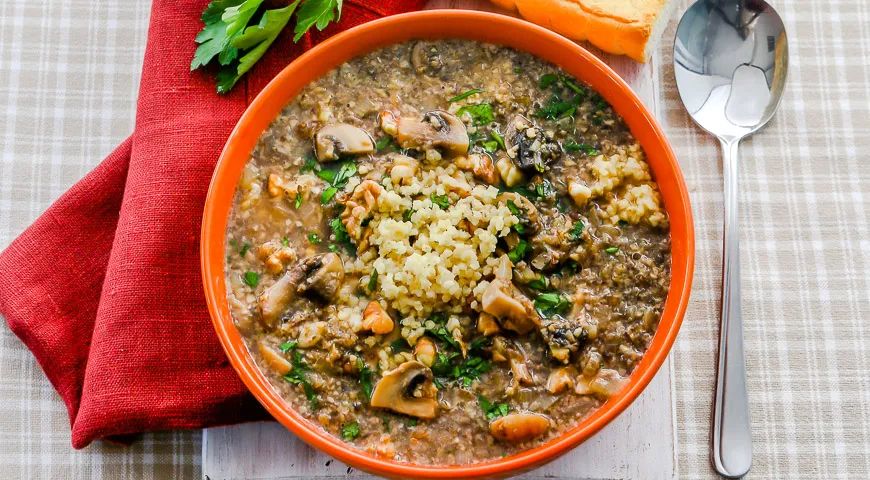 Грибной суп с пшеном: традиционные ноты в современном исполнении