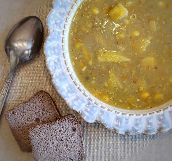 Согревающий кукурузный суп с чечевицей: простой и вкусный рецепт