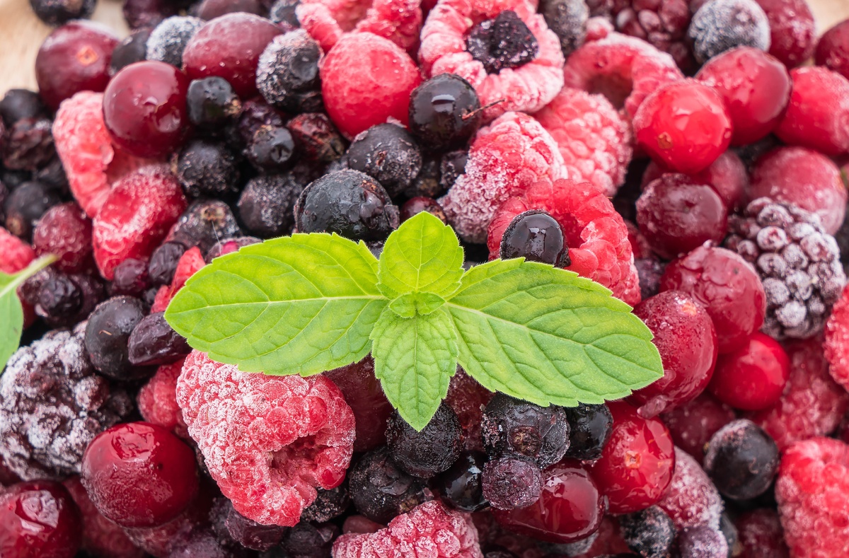 Как сохранить витамины ягод на зиму: советы нутрициолога