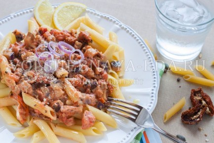 Паста с баклажанами и помидорами