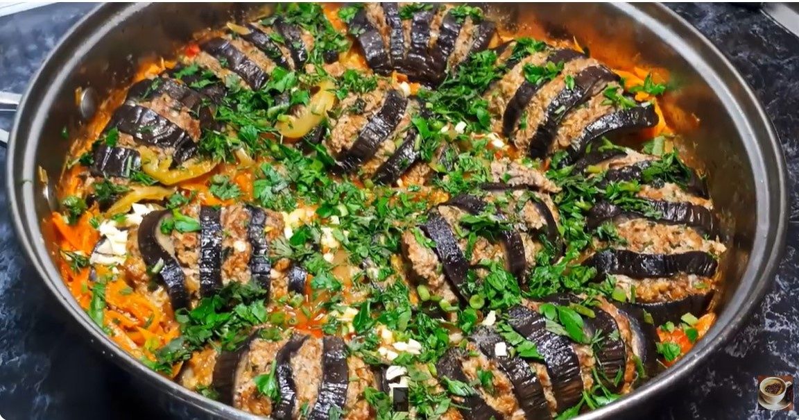Вкусный обед на каждый день: как два баклажана и 300 граммов мяса превращаются в шикарное блюдо
