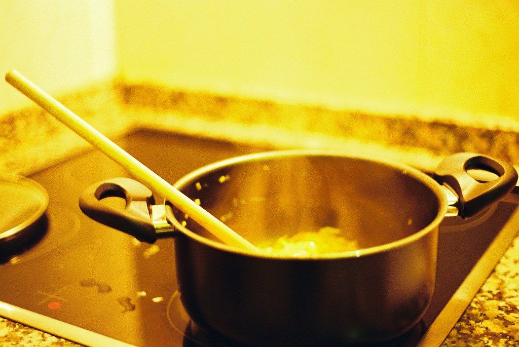 Ароматы на кухне: Как запахи влияют на вкус и настроение