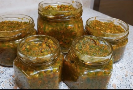 Как сохранить вкус лета: петрушка с чесноком и морковью на зиму