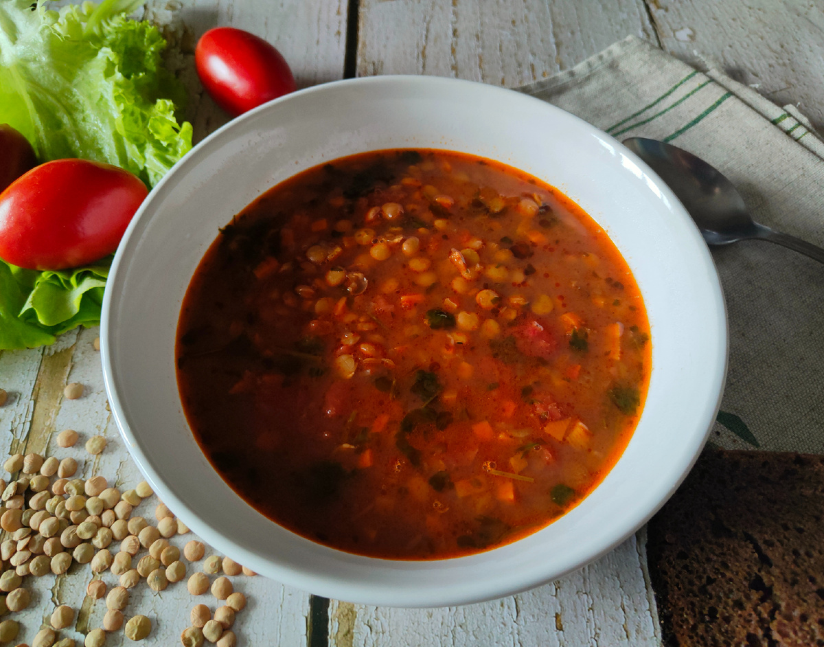 Восточная симфония в тарелке: постная чечевичная похлёбка с томатами