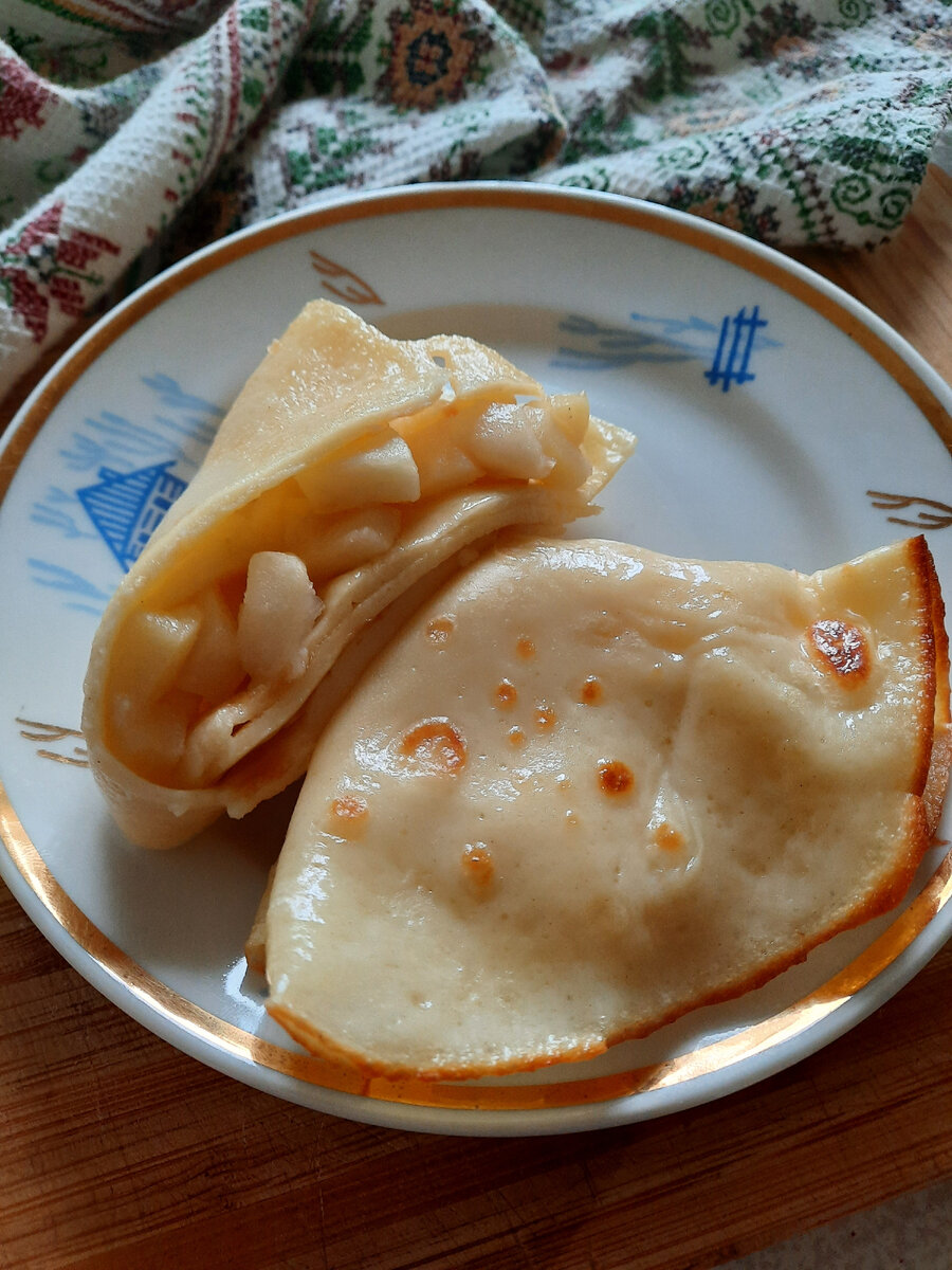 Вкусные блинчики с яблоками: простое лакомство к Масленице