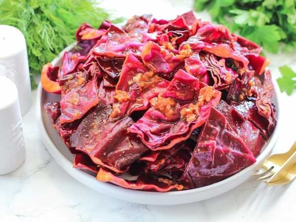 Кимчи из краснокочанной капусты: яркость на вашем столе