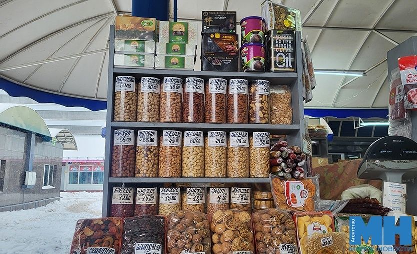 Комаровка в феврале: избыток консервации и ярких фруктов