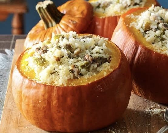 Тыква, фаршированная мясом и рисом