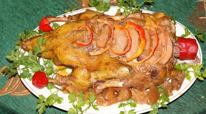 Ароматная утка с фруктами: коронное блюдо вашего стола