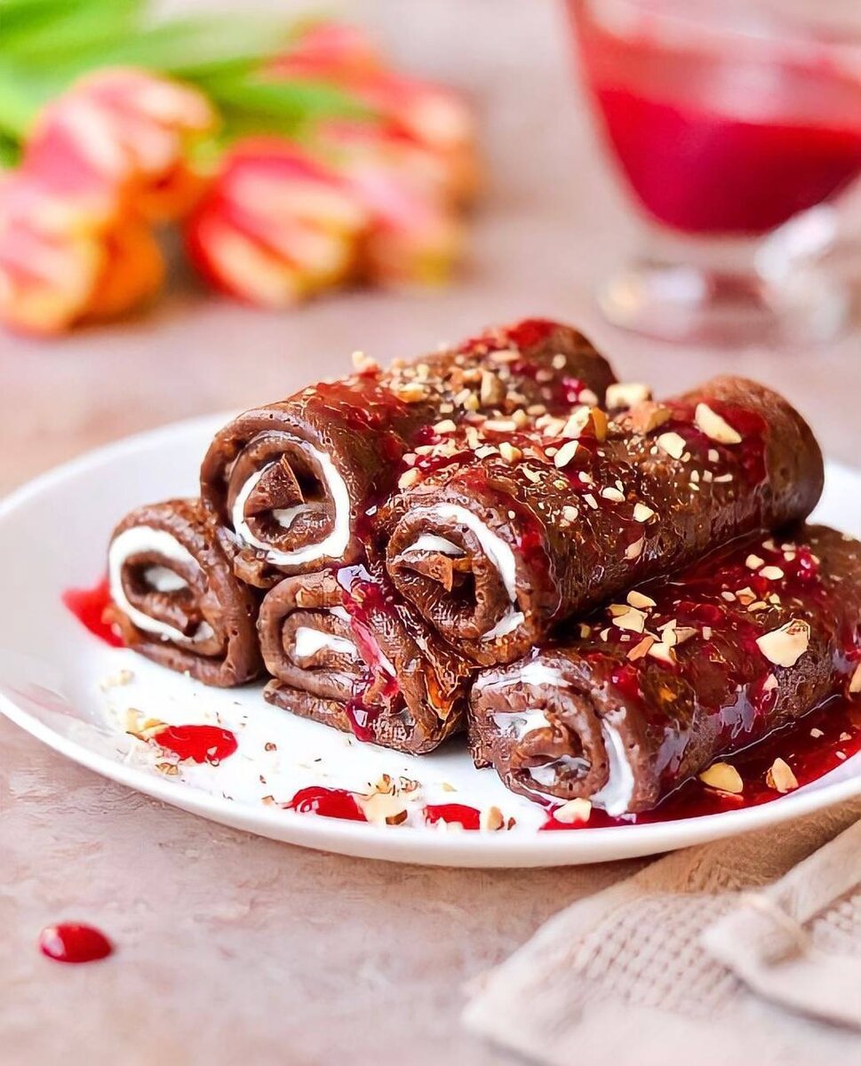 Невероятные шоколадные блины с вишневым соусом