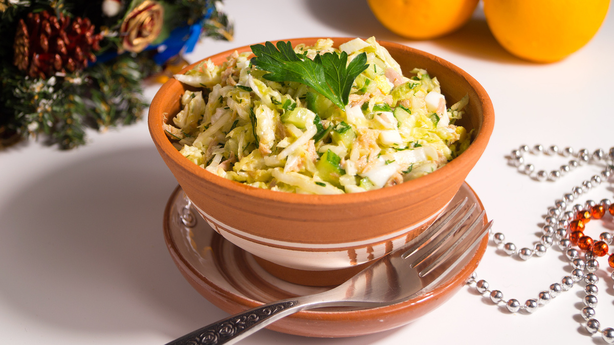 Салат с тунцом и пекинской капустой