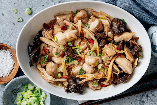 Курица по-кантонски с имбирем: нежный вкус традиции