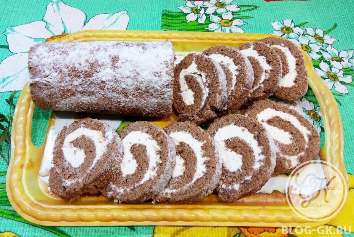 Нежный шоколадный рулет с воздушным кремом