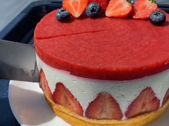 Сезон клубники: французский десерт «Фрезье» на лето