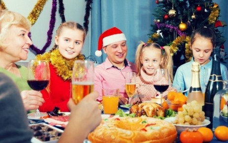 Новый год и алкоголь: как научить детей радоваться без шампанского
