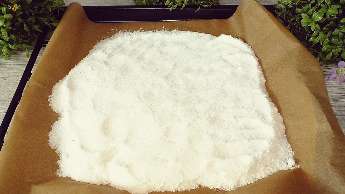 Как приготовить сочную курицу целиком на солевой подушке