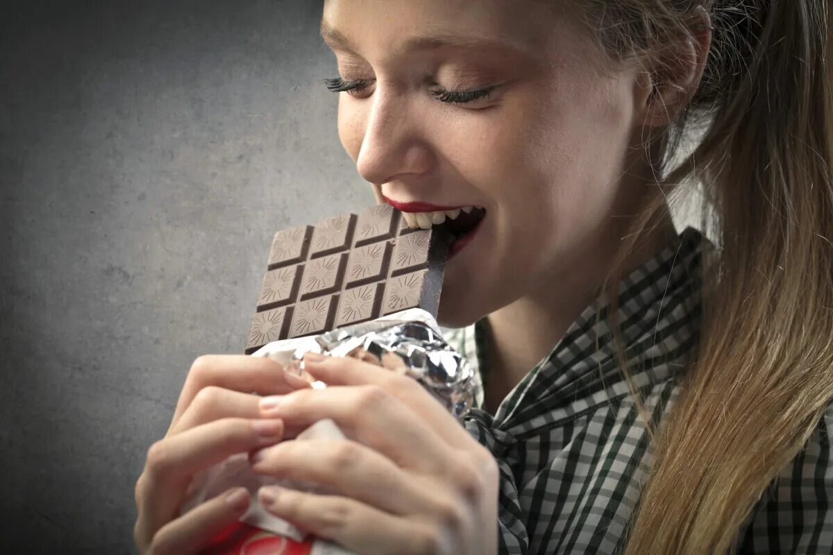 Почему в стрессовые моменты тянет к углеводам