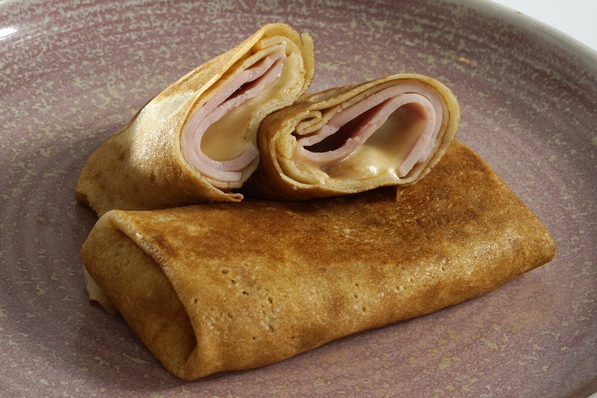 Нежные блины с ветчиной и сыром