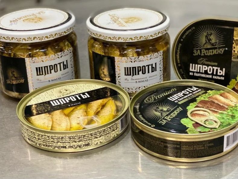 Зимние салаты со шпротами: быстро, просто и вкусно