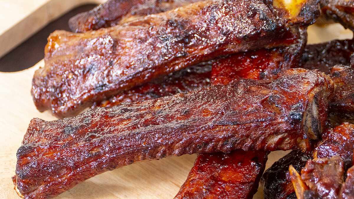 Как приготовить восхитительные свиные ребрышки в духовке