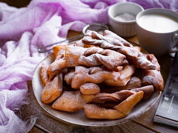 Хворост: как порадовать близких классическим лакомством