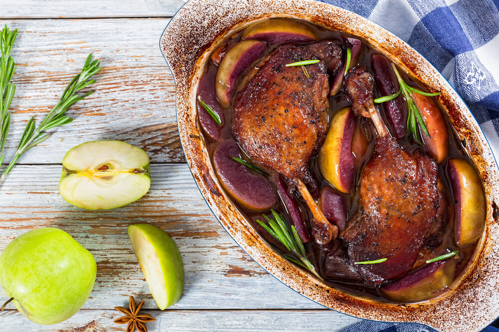 Новый взгляд на привычные окорочка: тушим в красном вине