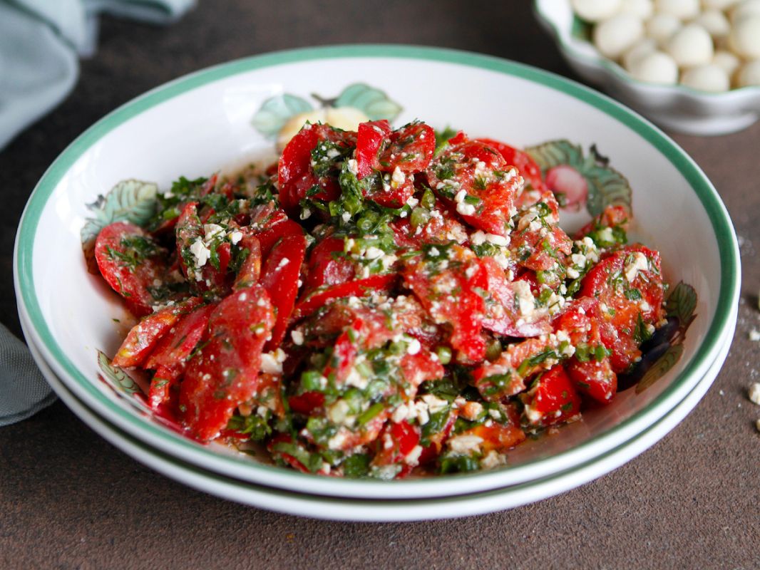 Летний салат с куртом, который вас удивит