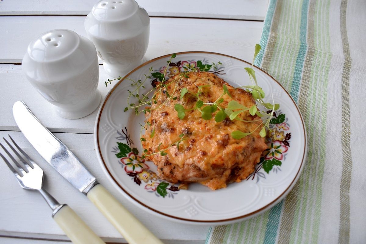 Куриные отбивные на капустных стейках: быстро, просто и вкусно